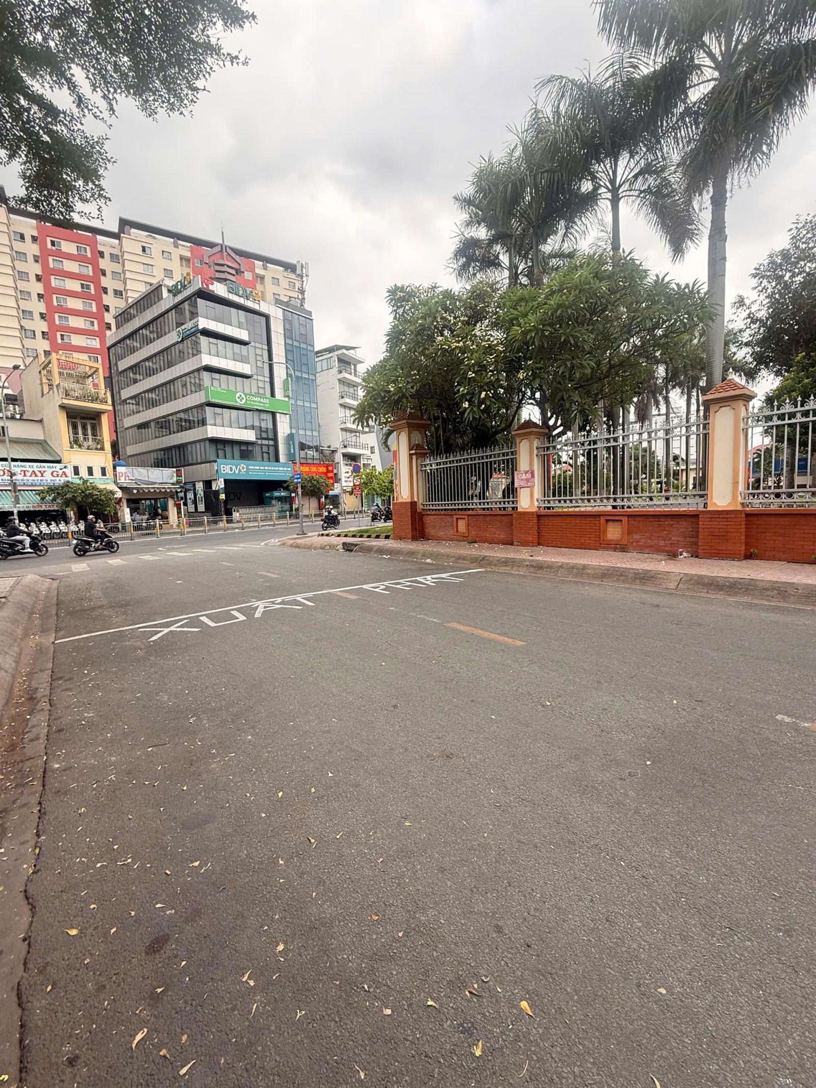 GẦN ỦY BAN TÂN PHÚ - HẺM XE TẢI THÔNG, 82M2. THỐNG NHẤT LŨY BÁN BÍCH 15993604