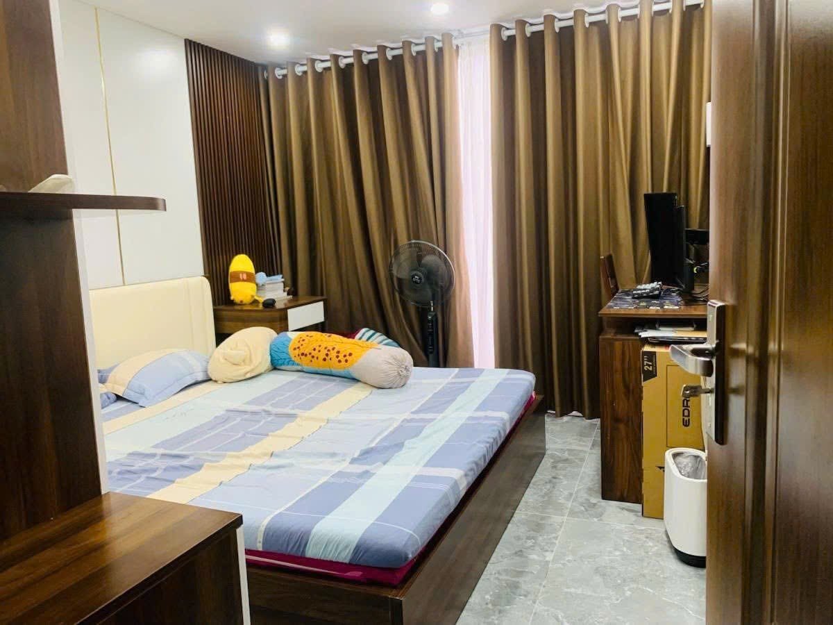 Bán Nhà Phan Văn Trường. Cầu Giấy. Thang Máy. 2 Mặt Ngõ. Ô Tô. DT 35m2. Giá 20.6 Tỷ. 15993661