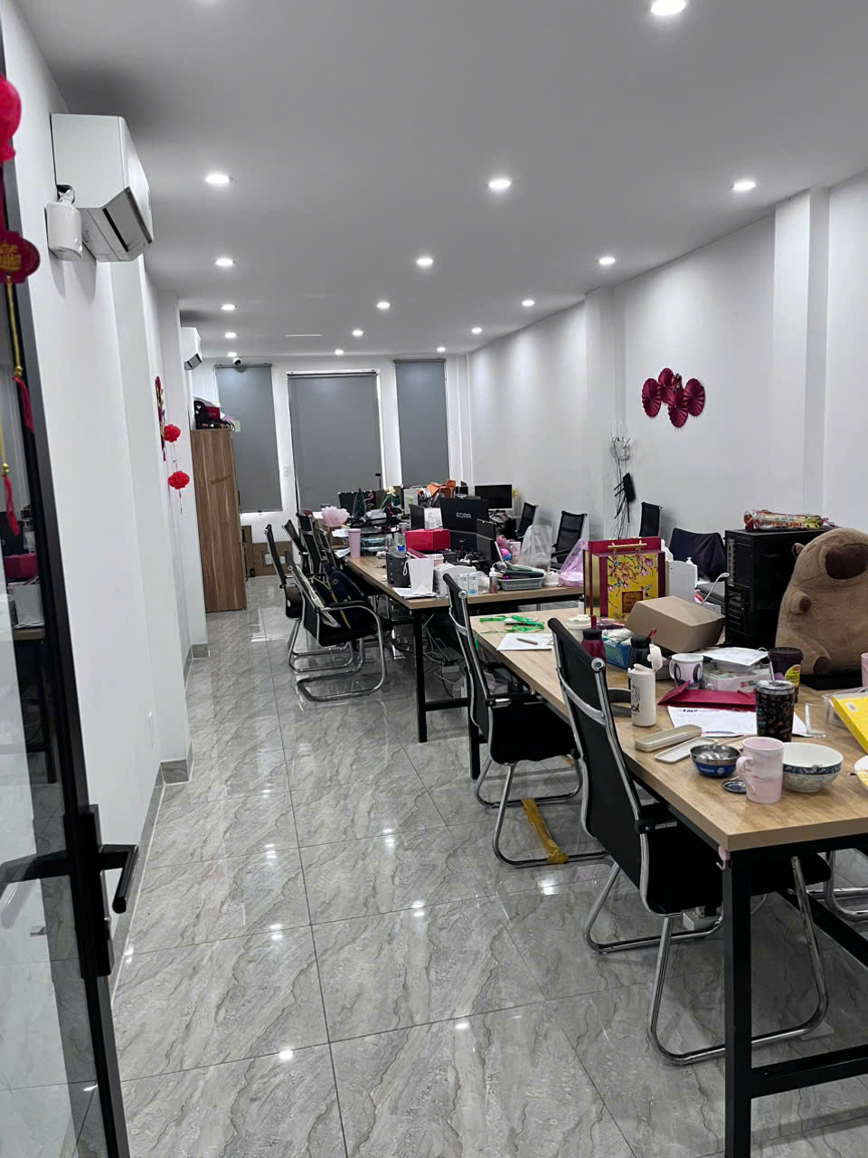 Cho thuê văn phòng làm việc nhà mới xây, không gian chuyên nghiệp, tiện nghi đầy đủ tại Tân Phú 15993678