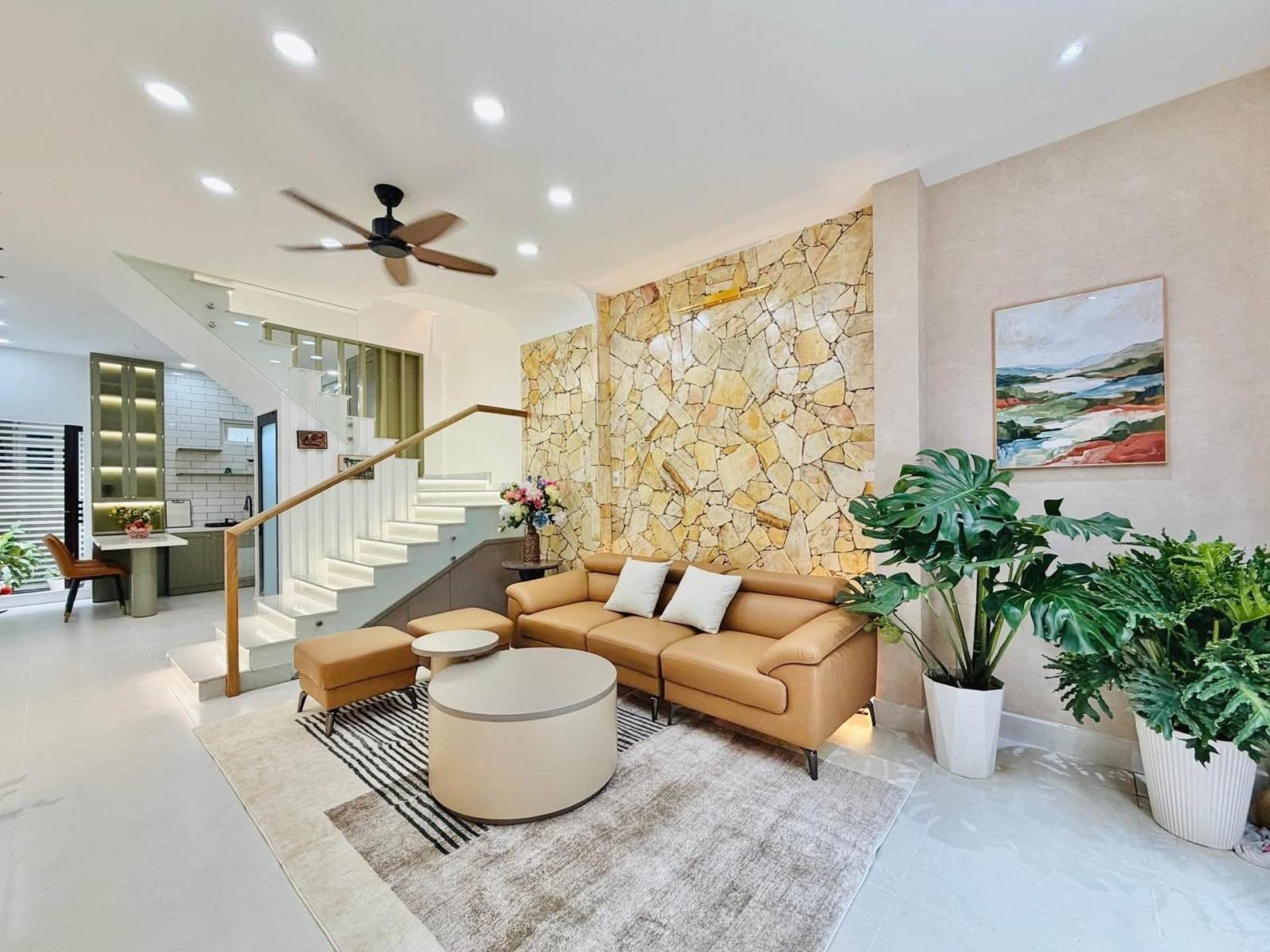 Bán nhà mới xây ở Gò Vấp tặng nội thất cao cấp, gần Emart, hẻm thông thoáng, 3 tầng, 4×10, 6.x tỏi 15993718