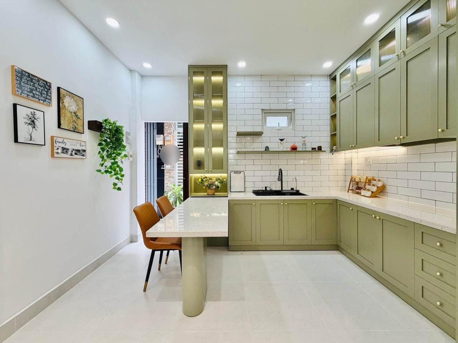 Bán nhà mới xây ở Gò Vấp tặng nội thất cao cấp, gần Emart, hẻm thông thoáng, 3 tầng, 4×10, 6.x tỏi 15993718