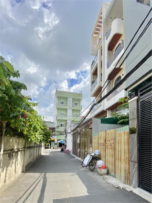 Duy nhất 1 lô đất hẻm 496 Dương Quảng Hàm 4x17m CN 67m2. Xây 6 tầng. Hẻm 6m thông ra mặt tiền 8,3tỷ 15993743