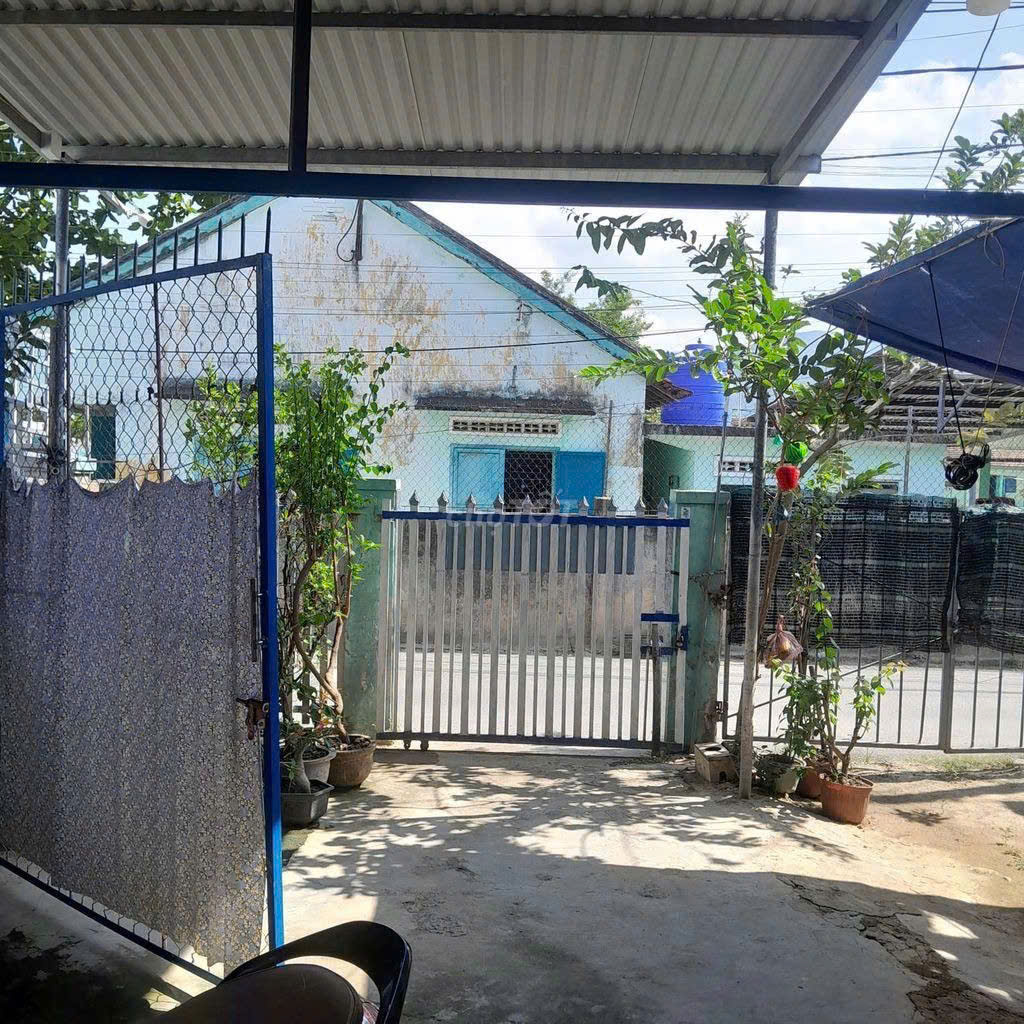 NHÀ VƯỜN KIÊM BÃI GỬI XE 15993748