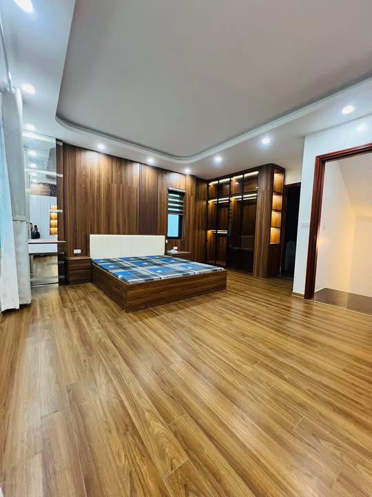 Bán nhà phố Láng Hạ, Đống Đa, nhà xây mới, gần phố, sẵn nội thất, 38m, 5 tầng, 10 tỷ 15993808