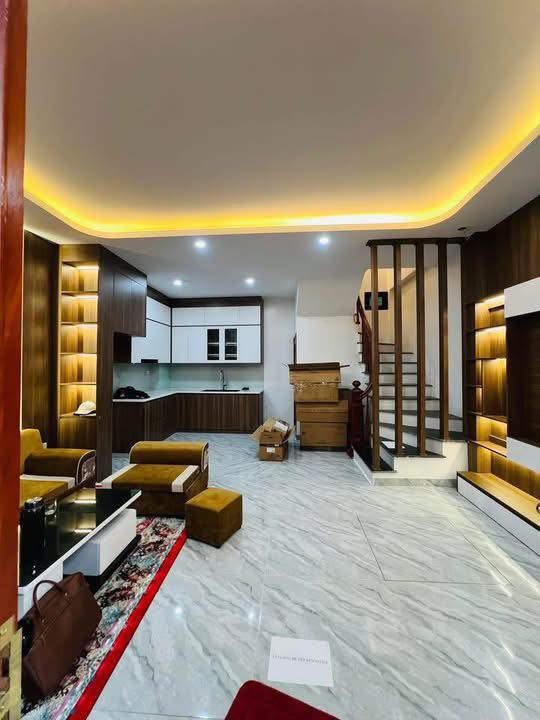 Bán nhà phố Láng Hạ, Đống Đa, nhà xây mới, gần phố, sẵn nội thất, 38m, 5 tầng, 10 tỷ 15993808