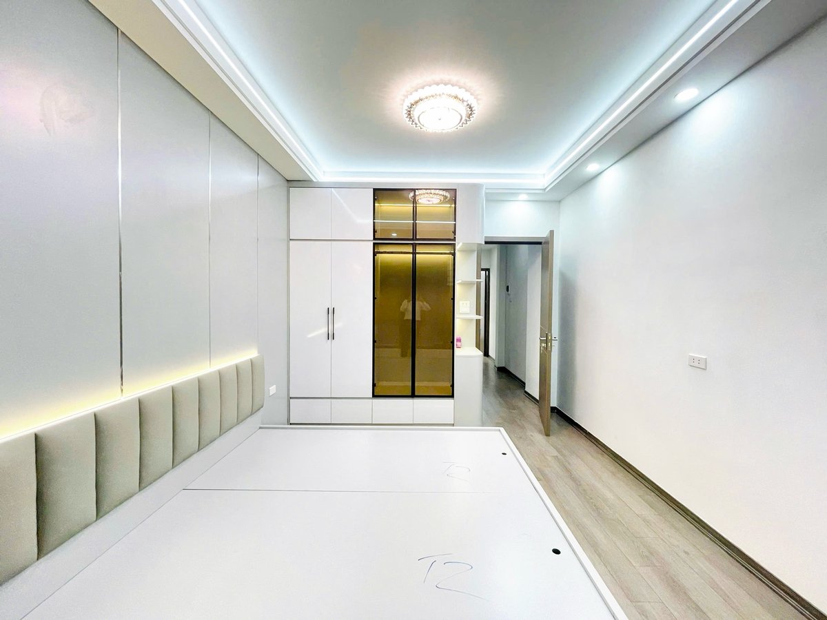 Bán Nhà Đường Láng. Đống Đa. 5 Tầng Thang Máy. Ô Tô. DT 43m2. MT 3.4m. Giá 15.4 Tỷ. 15993840