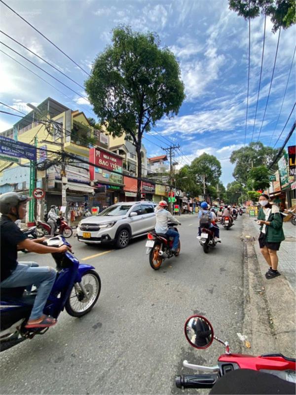 Mặt tiền Lê Văn Thọ P11 ngay CV Làng Hoa. Nhà 3 Tầng DT 4x24m. HĐT 27tr/th. Giá 15,5 tỷ (tl) 15993875