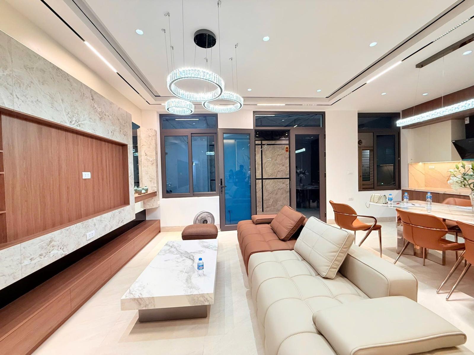 Bán nhà 5 tầng đường Hoàng Hoa Thám, Ba Đình 15993899