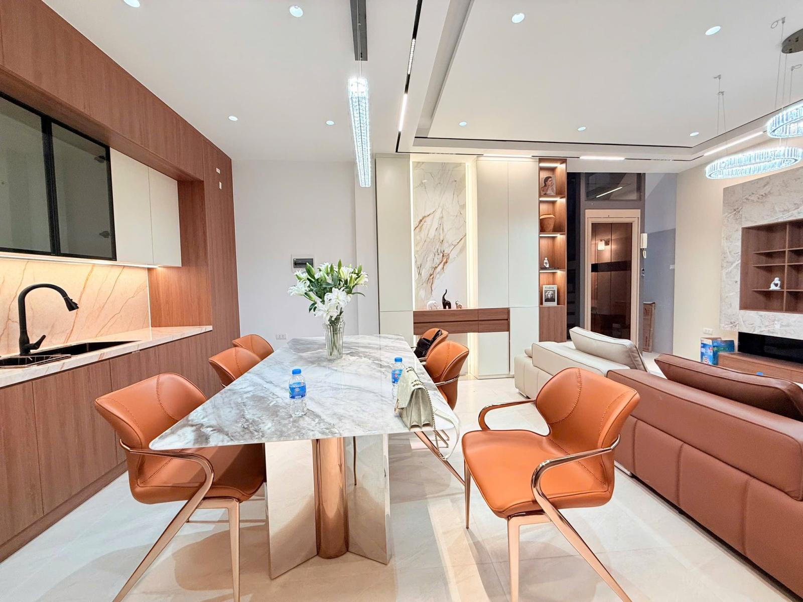 Bán nhà 5 tầng đường Hoàng Hoa Thám, Ba Đình 15993899