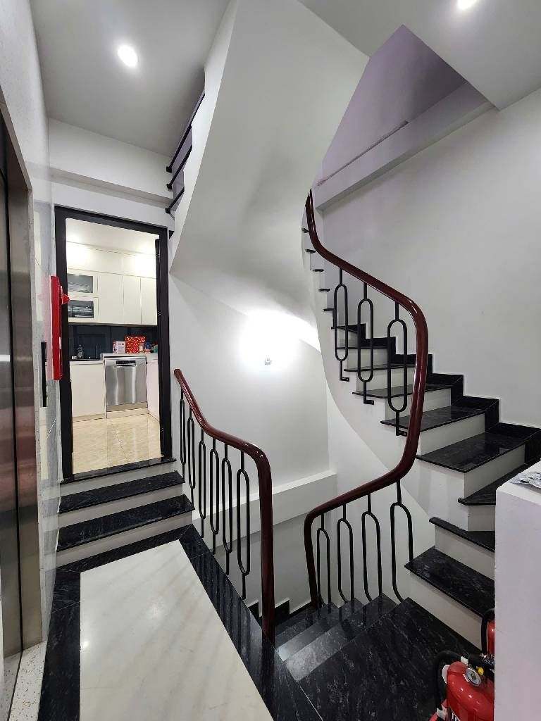 Bán nhà 7 tầng phố Trích Sài,  diện tích 45m2 , giá 18.6 tỷ 15993955