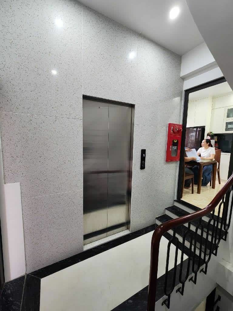 Bán nhà 7 tầng phố Trích Sài,  diện tích 45m2 , giá 18.6 tỷ 15993955