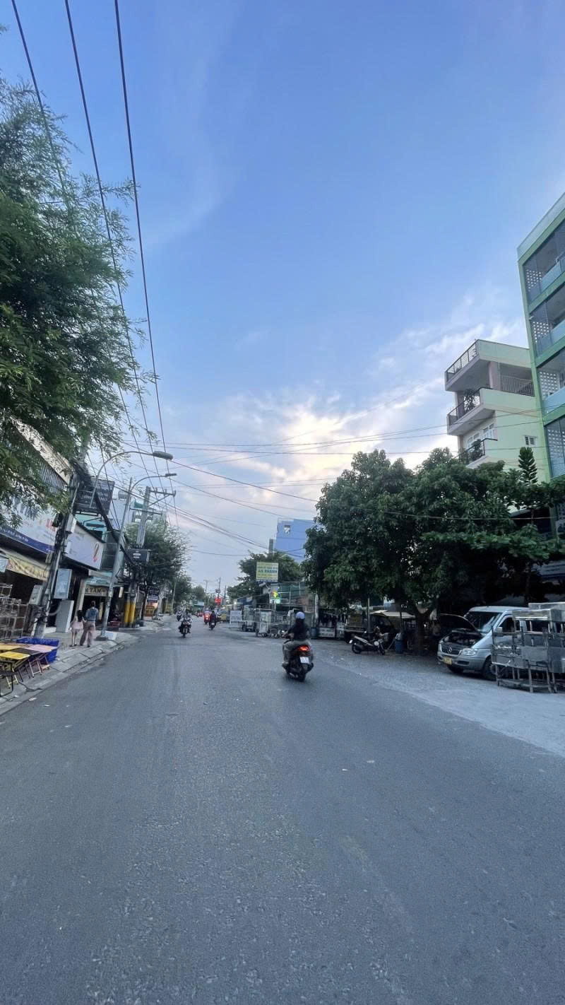 Bán nhà Mặt tiền Phạm Văn Bạch, đoạn Thương mại, 10,5x15m, 2 tầng, 1 đời chủ, chỉ 37,9 tỷ. 15993965