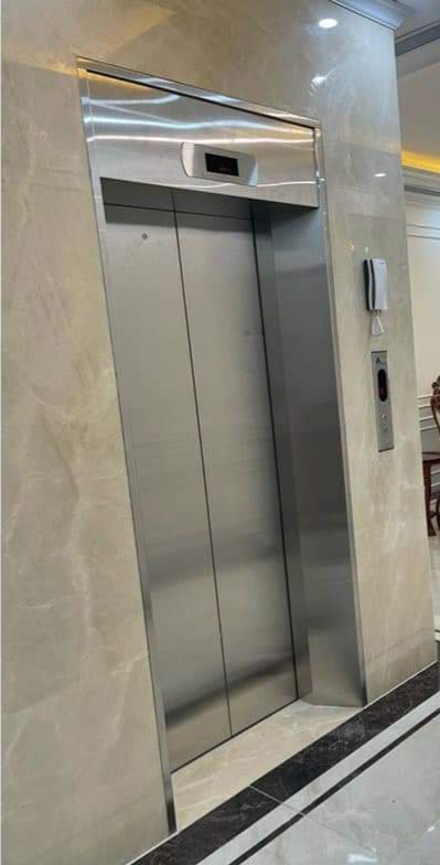 Cho thuê nhà, THANG MÁY, 158m2- 4,5T, Trần Quốc Hoàn, Phạm Tuấn Tài 15994021