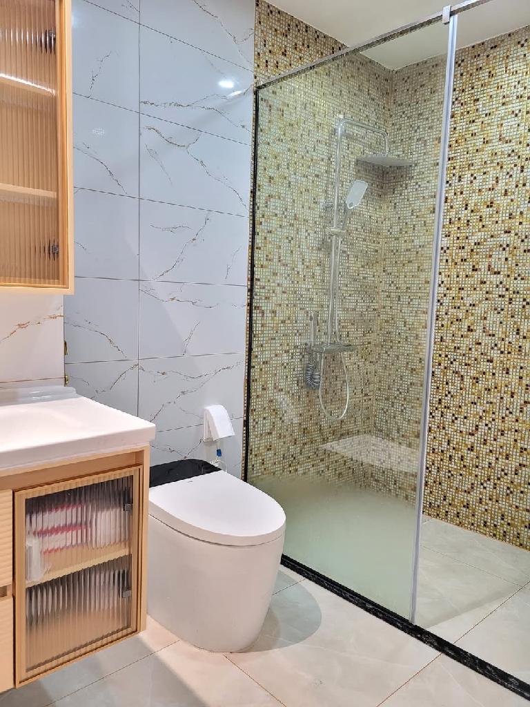 Cho thuê nhà, THANG MÁY, 158m2- 4,5T, Trần Quốc Hoàn, Phạm Tuấn Tài 15994021