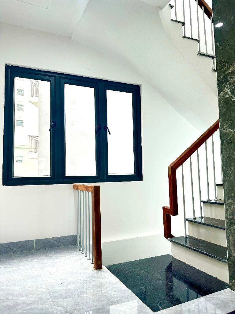 Cho thuê nhà, THANG MÁY, 158m2- 4,5T, Trần Quốc Hoàn, Phạm Tuấn Tài 15994021