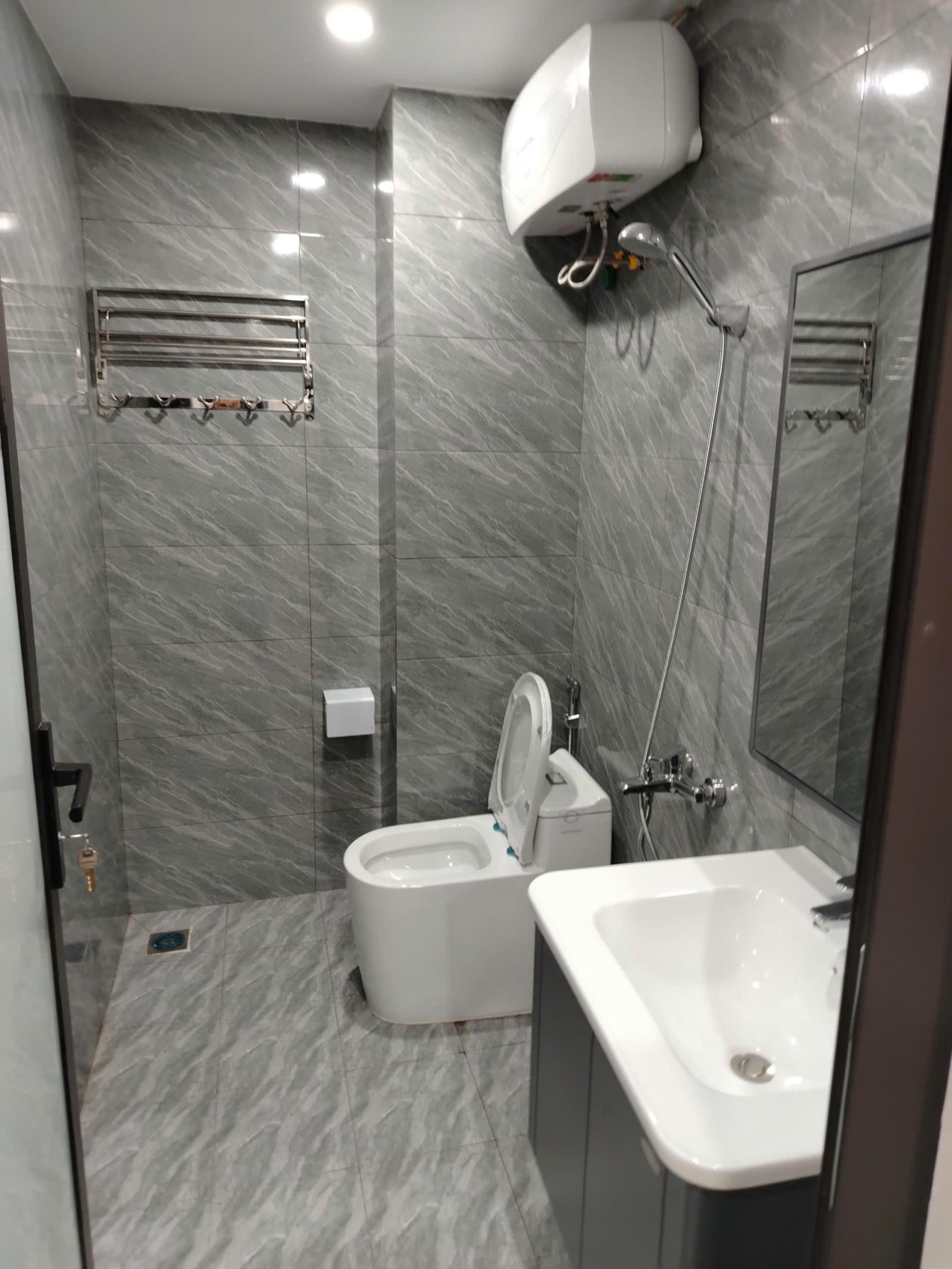 Cho thuê nhà căn góc, 221m2- 5,5T, Nguyễn Tuân, Vũ Trọng Phụng -89 tr 15994024