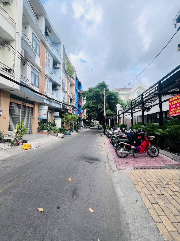 Mặt tiền 4 tầng Bông Sao 4x16 gần chợ đối diện công viên - 0931172218 15994040