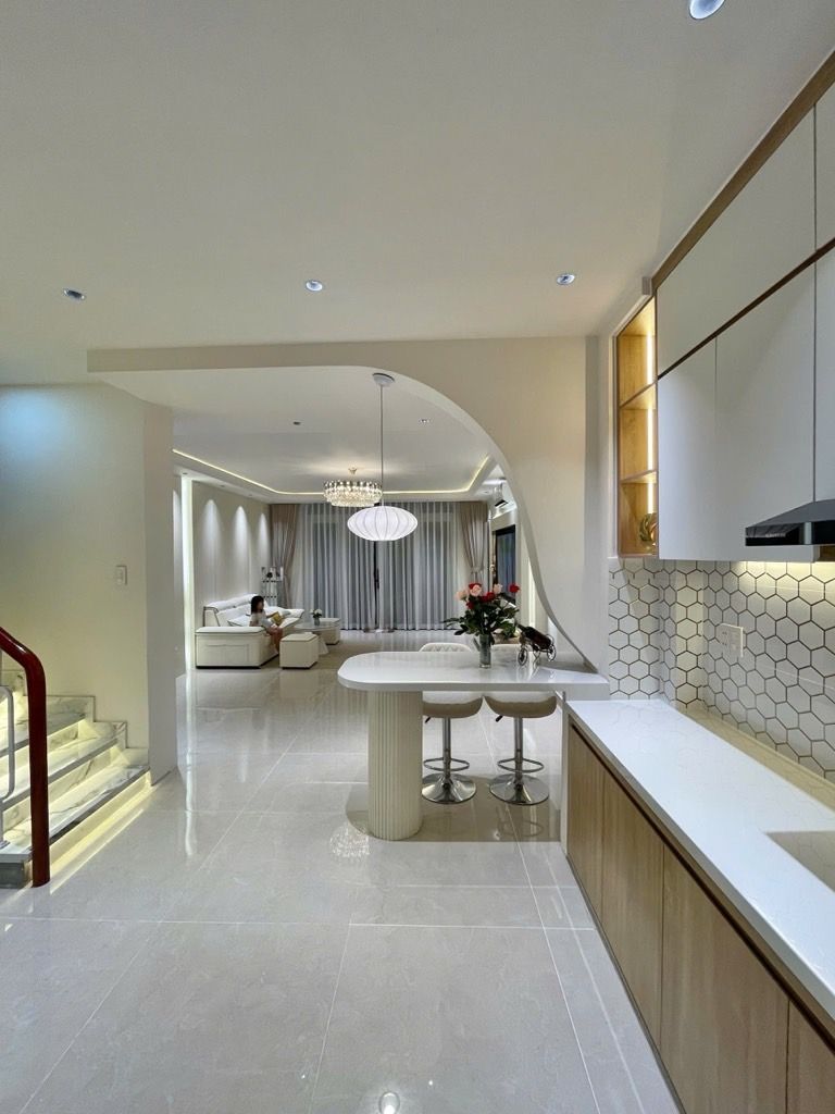 BÁN NHÀ LÔ GÓC 2 MẶT HẺM – LẠC LONG QUÂN 15994049