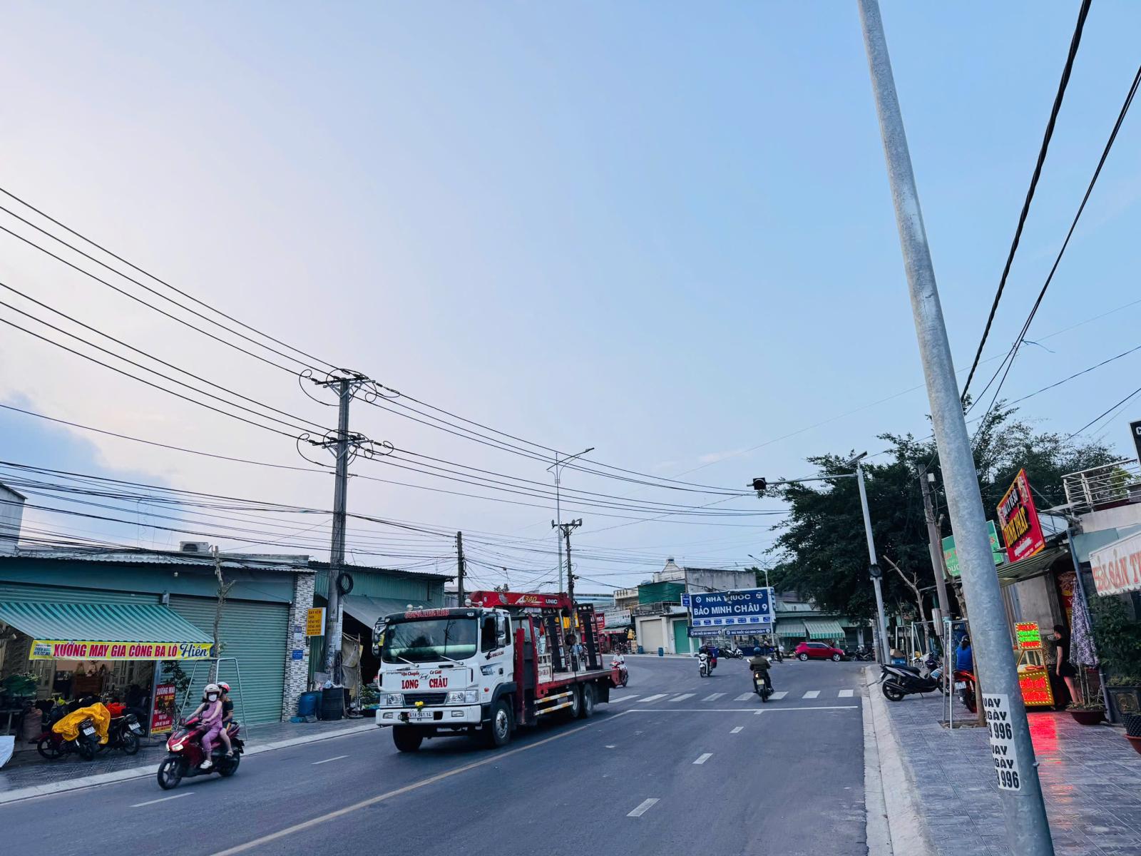 BÁN NHÀ MẶT TIỀN LIÊN HUYỆN, TÂN BÌNH, DĨ AN – NGANG 7M – 190M² – DÒNG TIỀN 30TR/THÁNG – GIÁ 7.3 TỶ 15994064