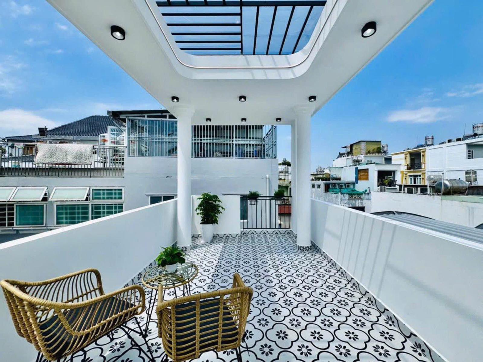 BÁN NHÀ SÁT MẶT TIỀN ĐƯỜNG THÍCH QUẢNG ĐỨC (PHÚ NHUẬN) - NHÀ MỚI XÂY (tặng nội thất y như hình) - DT 46m2 - 4 tầng (sân thượng trước - sau)  15994117