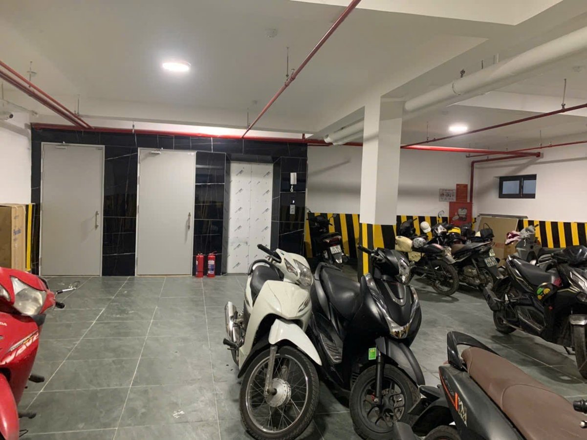 Bán Nhà Bùi Xương Trạch. Thanh Xuân. Thang Máy. Lô Góc. Ô Tô. DT 153m2. Giá 45.8 Tỷ. 15994150