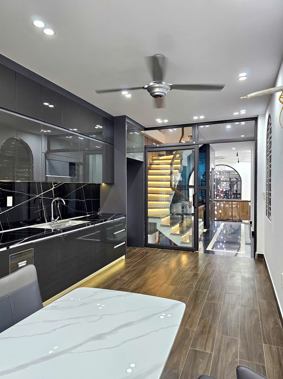 nhà 5 tầng thang máy hồ sen - lê chân 15994159