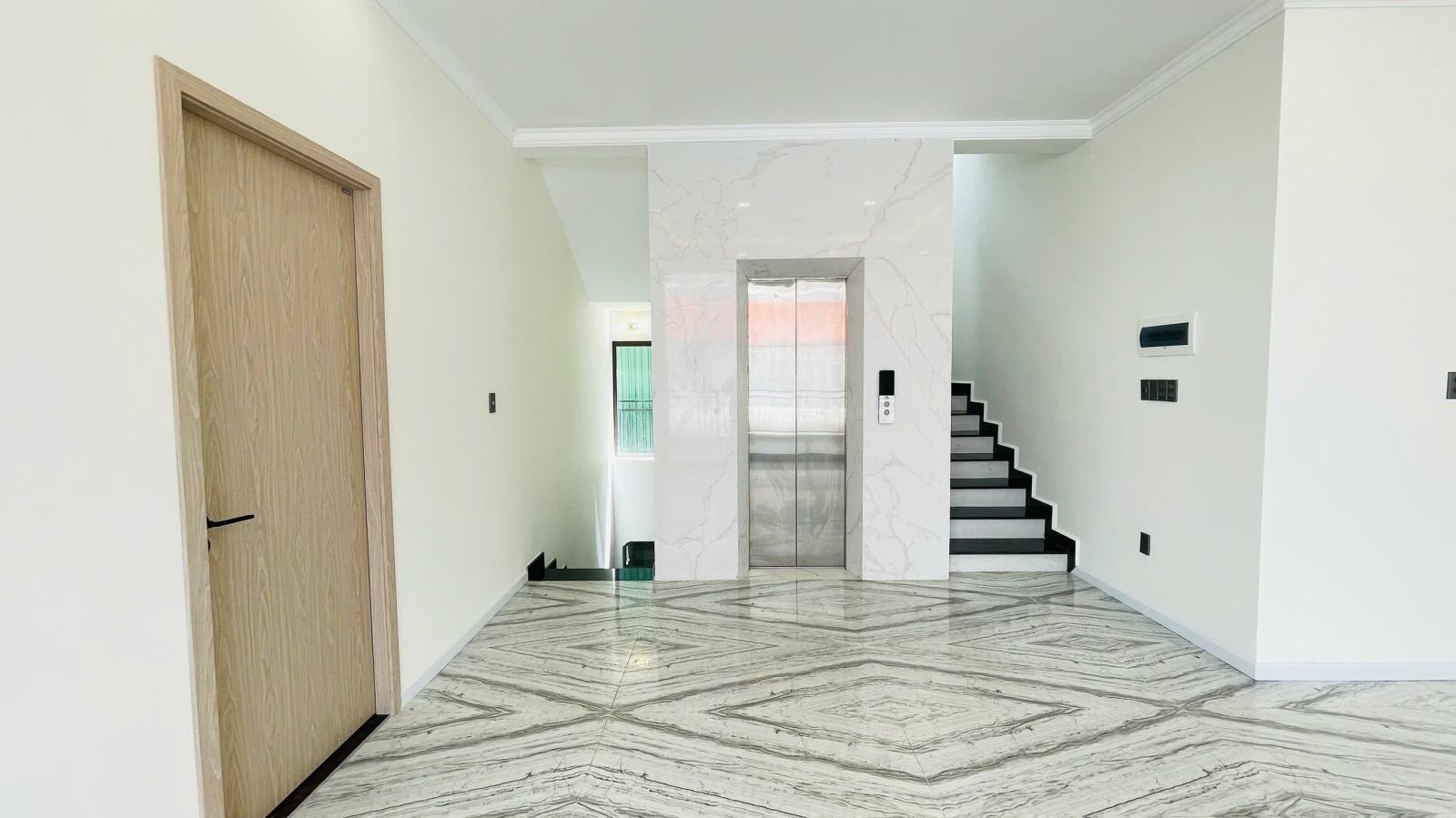 Cho thuê nhà mặt tiền Hùng Vương, Phường 9, Đà Lạt giá 60 triệu/tháng 15994177