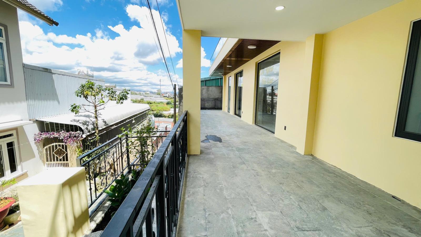 Cho thuê nhà mặt tiền Hùng Vương, Phường 9, Đà Lạt giá 60 triệu/tháng 15994177