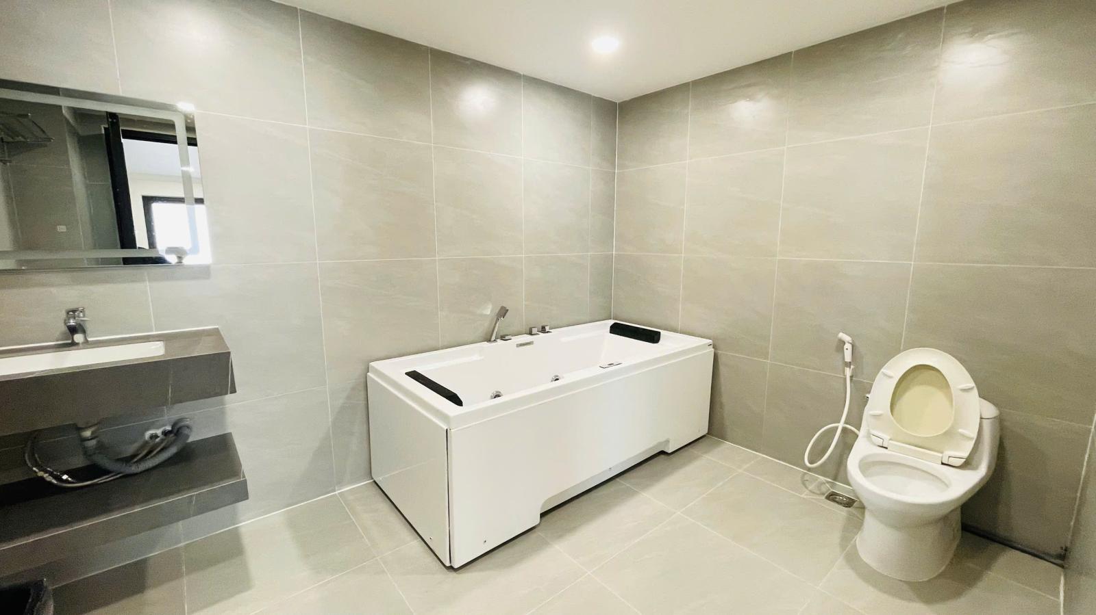 Cho thuê nhà mặt tiền Hùng Vương, Phường 9, Đà Lạt giá 60 triệu/tháng 15994177