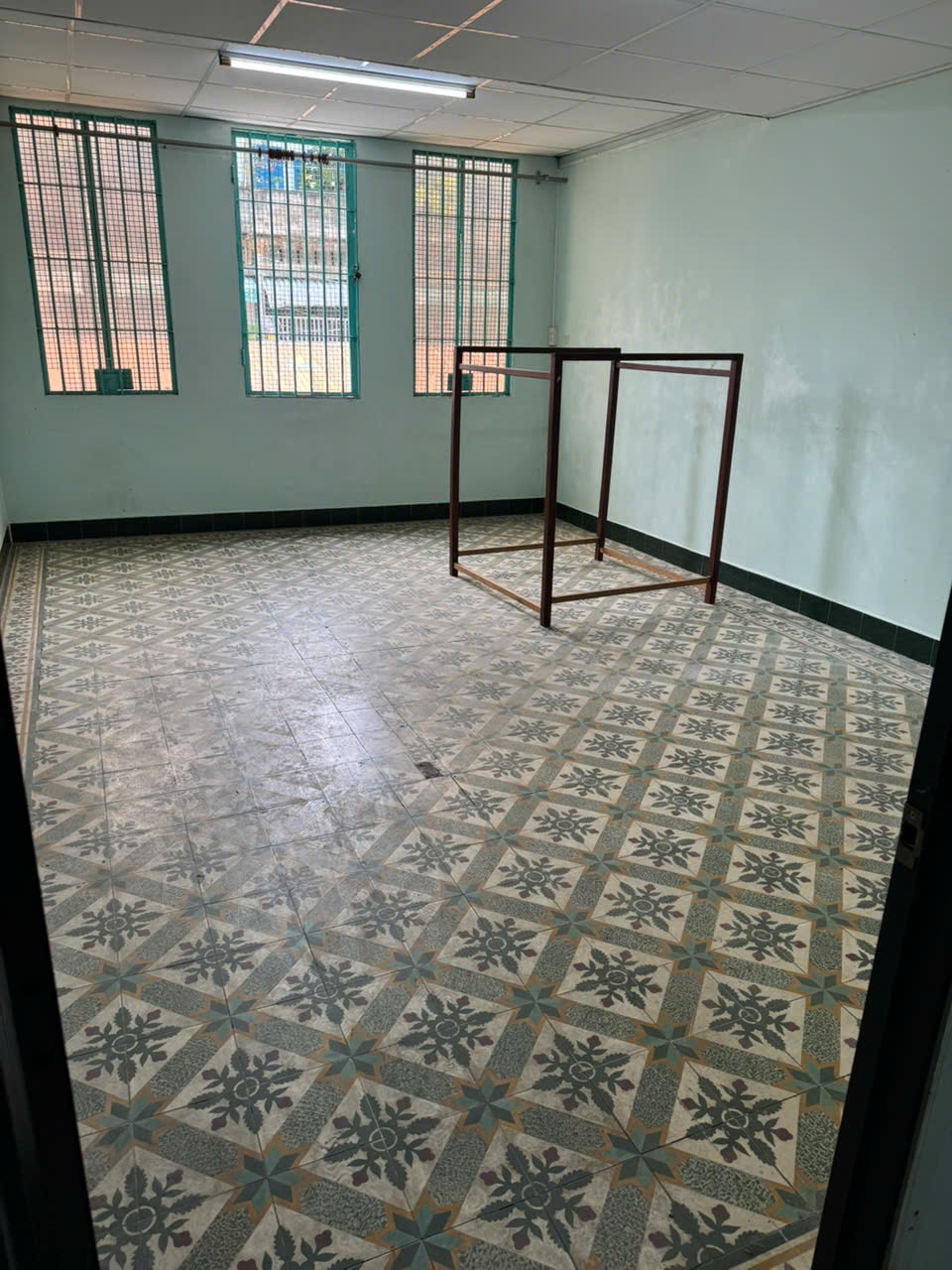 Cho thuê nhà tầng trên trung tâm Quận 5 – ngay chợ Xã Tây, tiện ở lâu dài 15994180