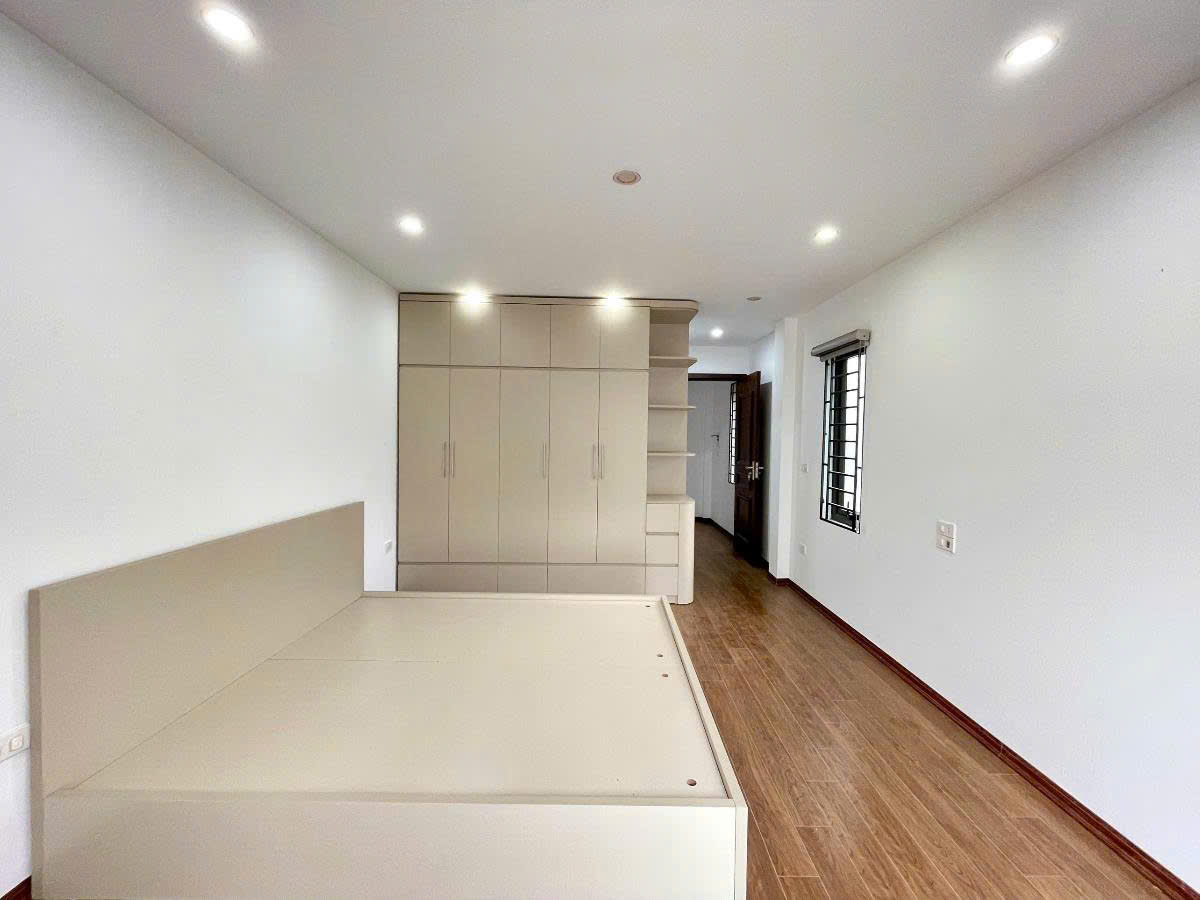 Bán nhà Hoa Lâm 35m 5 tầng lô góc ô tô tránh hơn 9 tỷ 15994205