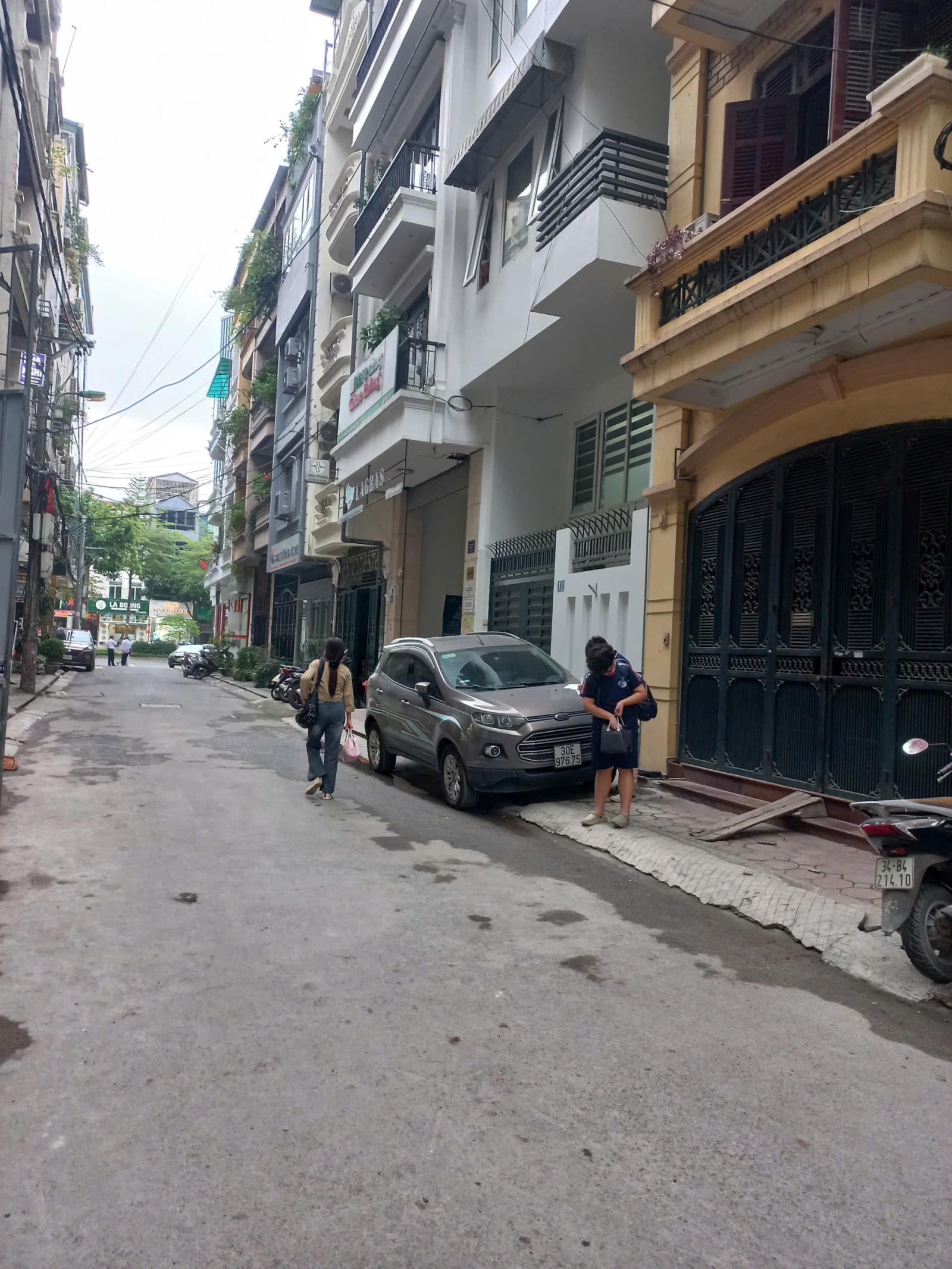 🔥 Cho thuê nhà phân lô phố Trung Kính, Vũ Phạm Hàm giá rẻ 🔥
🏡 Diện tích: 90m² giá 36tr/tháng 15994290