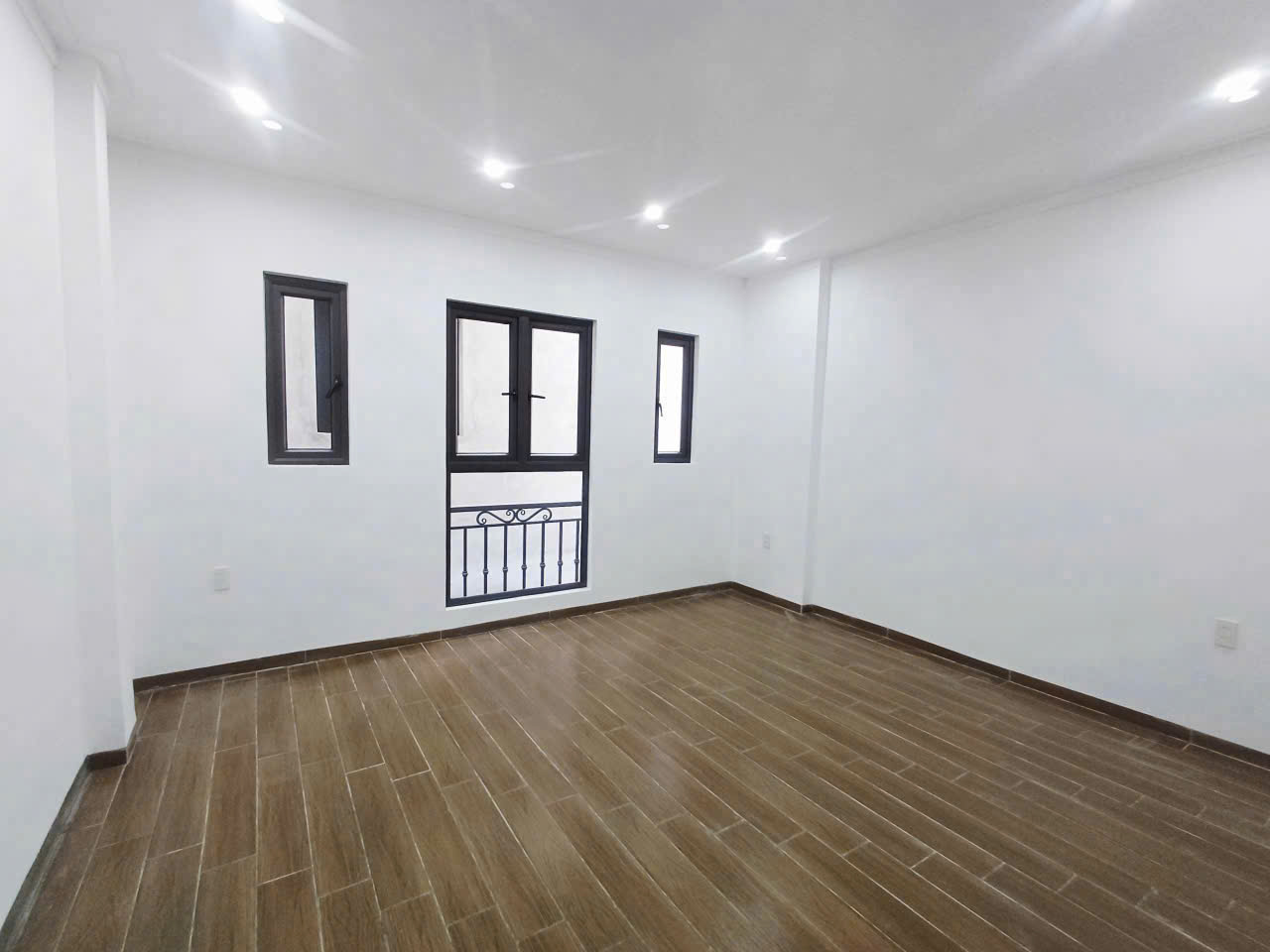 BÁN NHÀ ĐẸP 4 TẦNG – XÂY ĐỘC LẬP – MỚI TINH GẦN TRƯỜNG THÁI PHIÊN PHÔ ĐÀ NẴNG 15994318