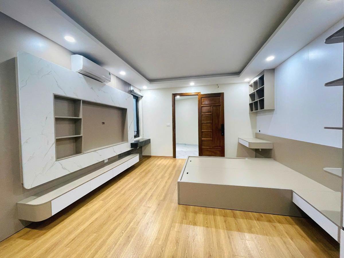 BÁN NHÀ ĐỘI CẤN CỰC GẦN PHỐ 42M 6 TẦNG THANG MÁY 15994380