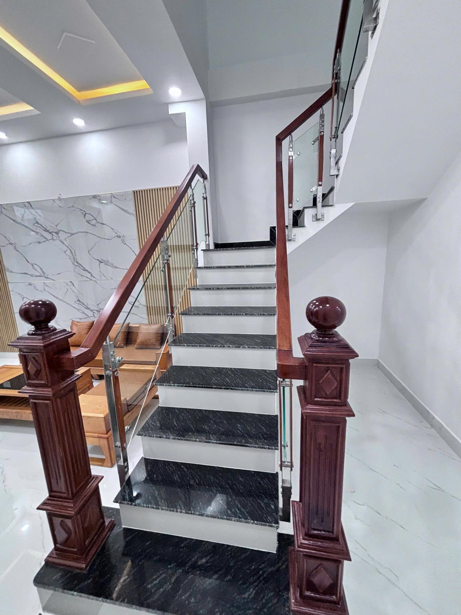 NHÀ MỚI TÂN XUÂN 1 - HÓC MÔN: VỊ TRÍ VÀNG, 3PN, HƯỚNG ĐÔNG NAM, SỔ HỒNG GIÁ 4.5 TỶ 15994384