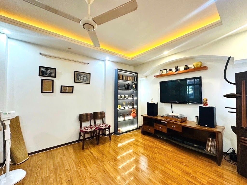 CHO THUÊ NHÀ VĂN PHÒNG VƯƠNG THỪA VŨ, VỈA HÈ, Ô TÔ TRÁNH, 68m x 4T, 25TR 0903258273 15994402