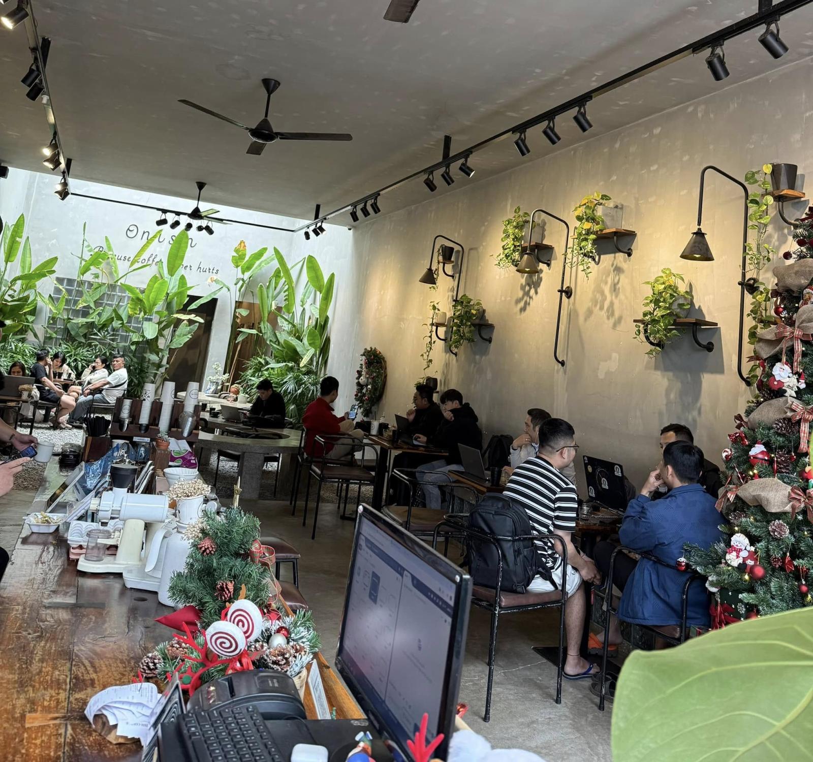 SANG QUÁN CAFE MẶT TIỀN HOÀNG DIỆU - BMT 15994655