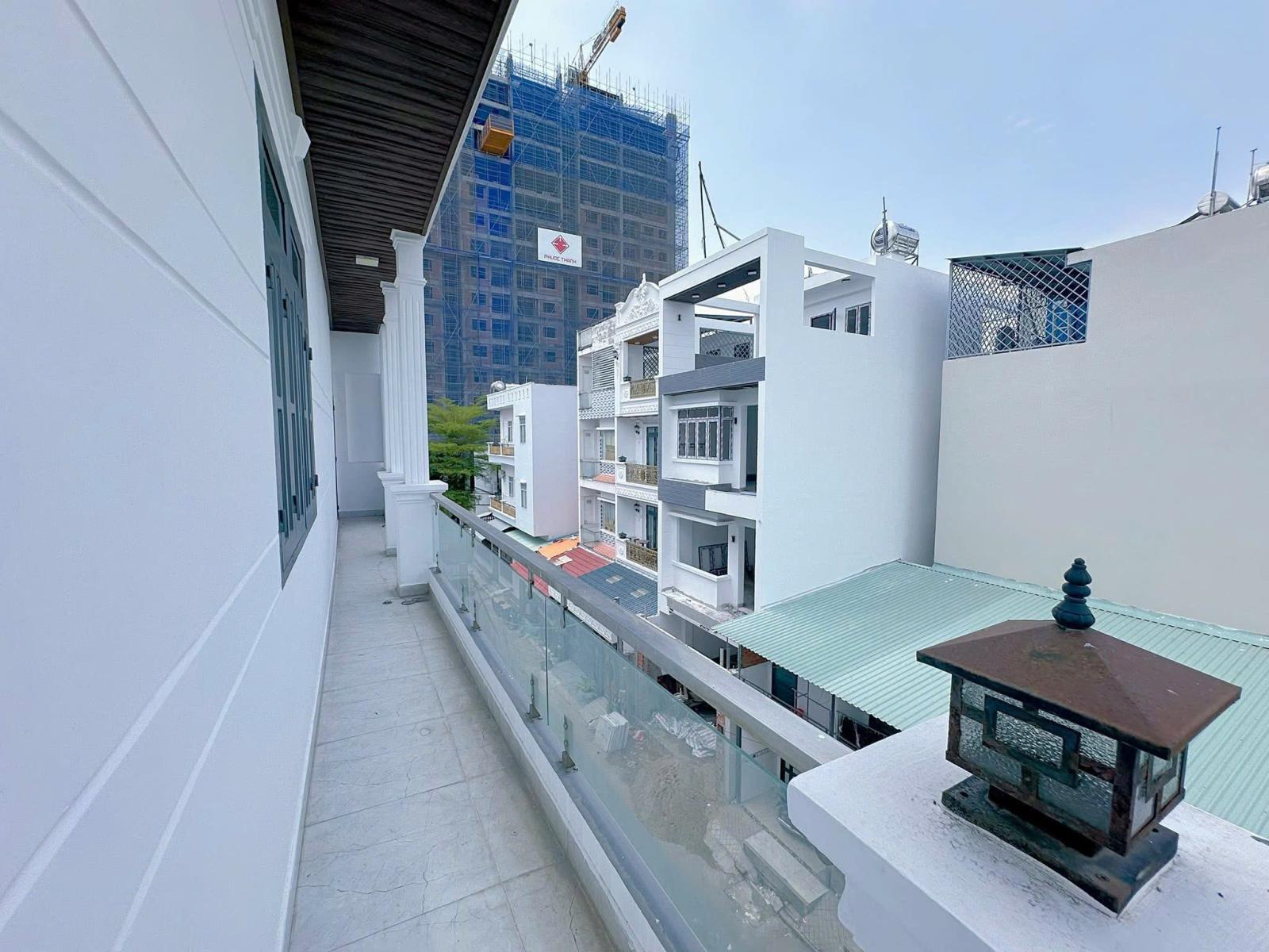 Bán nhà phố căn góc hẻm xe hơi Nhà Bè gần Lê Văn Lương, DT 6,8x14m, 1 trệt 3 lầu, giá 8,2 tỷ 15994716