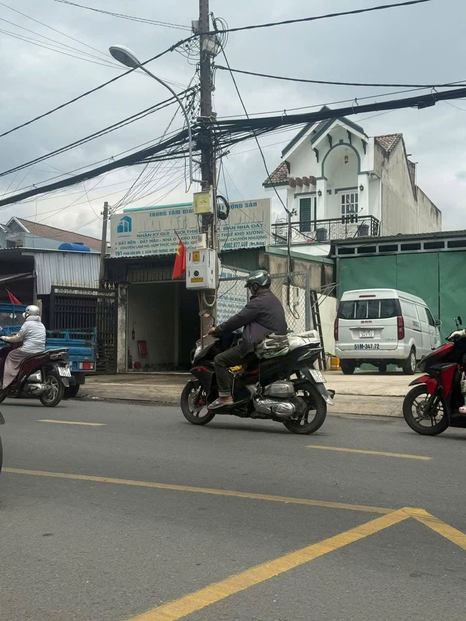 NHÀ 2 TẦNG VIP MẶT TIỀN PHAN VĂN HỚN – 5x32 – KINH DOANH ĐỈNH 15994855