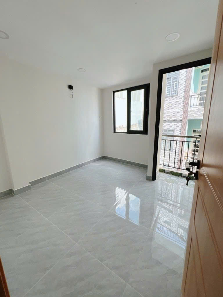 Nhà  Mới hèm 243 Hoàng Diệu quận 4,  nhà nằm cách 2 mặt tiền vĩnh khánh và đường số 41 vài trăm mét 15994864