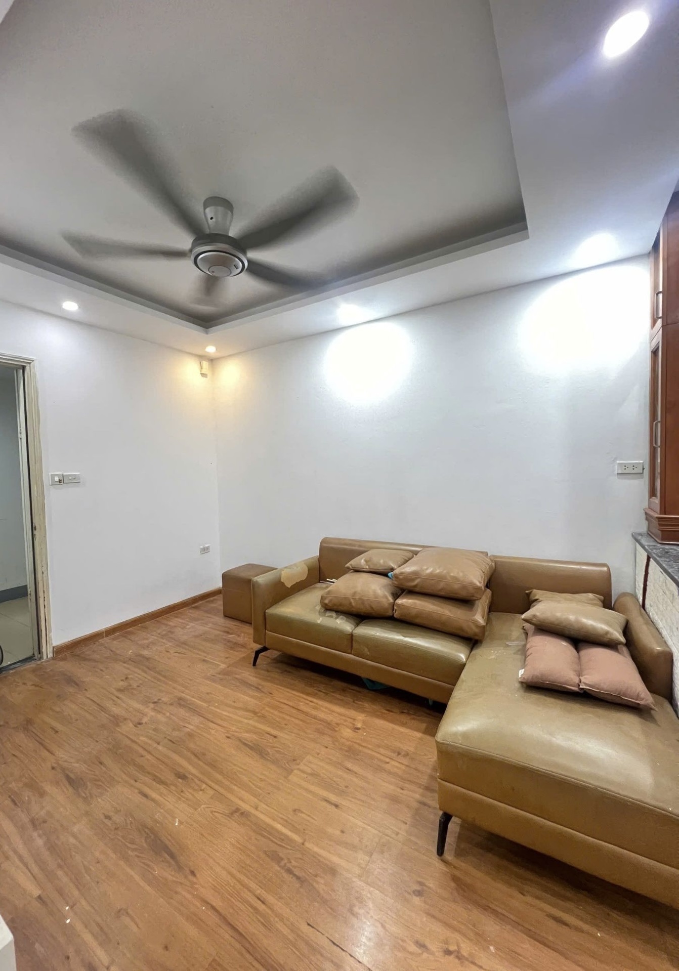 BÁN GẤP CĂN HỘ CHUNG CƯ P0306 D8 KĐT ĐẶNG XÁ, NHÀ ĐẸP, ĐẦY ĐỦ TIỆN ÍCH 15994919