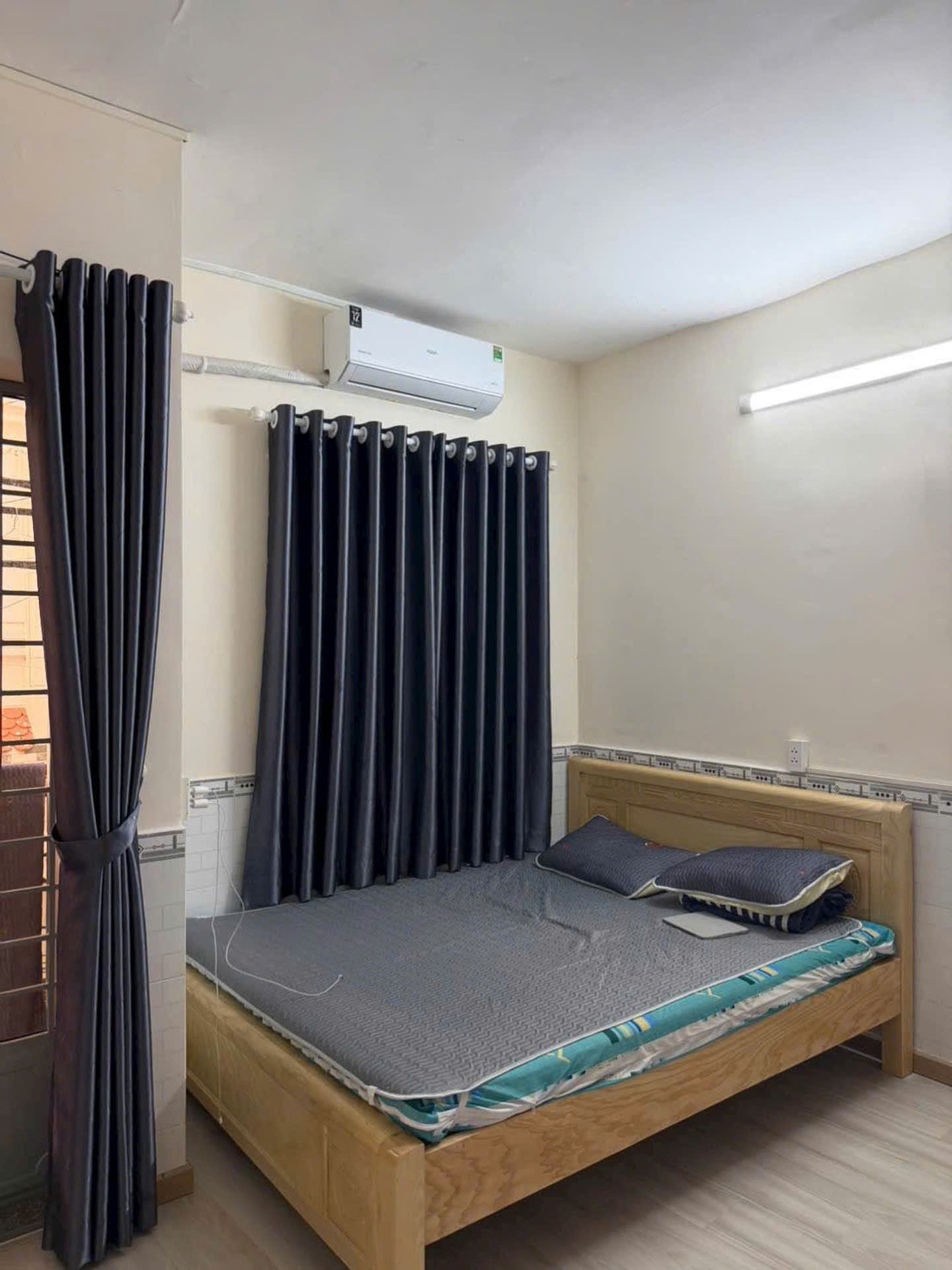 Căn nhà nhỏ xinh , ngay chợ Hiệp Thành q12 . 2 tỷ290 . 4x6 .1 trệt 1 lầu . Sổ Hồng riêng 15994934