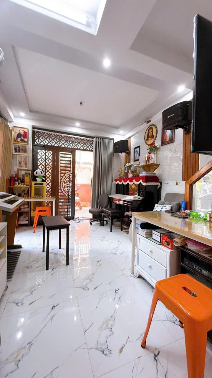 🌈 NHÀ ĐEP Q4. CAN GOC MAT TIEN DUONG SO. 2 TANG . CHI 5 TY NHINH 15994944