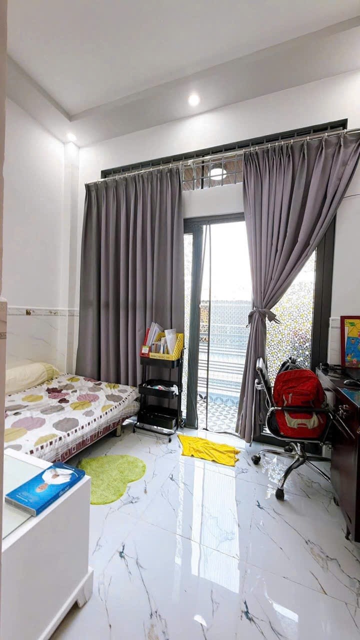 🌈 NHÀ ĐEP Q4. CAN GOC MAT TIEN DUONG SO. 2 TANG . CHI 5 TY NHINH 15994944