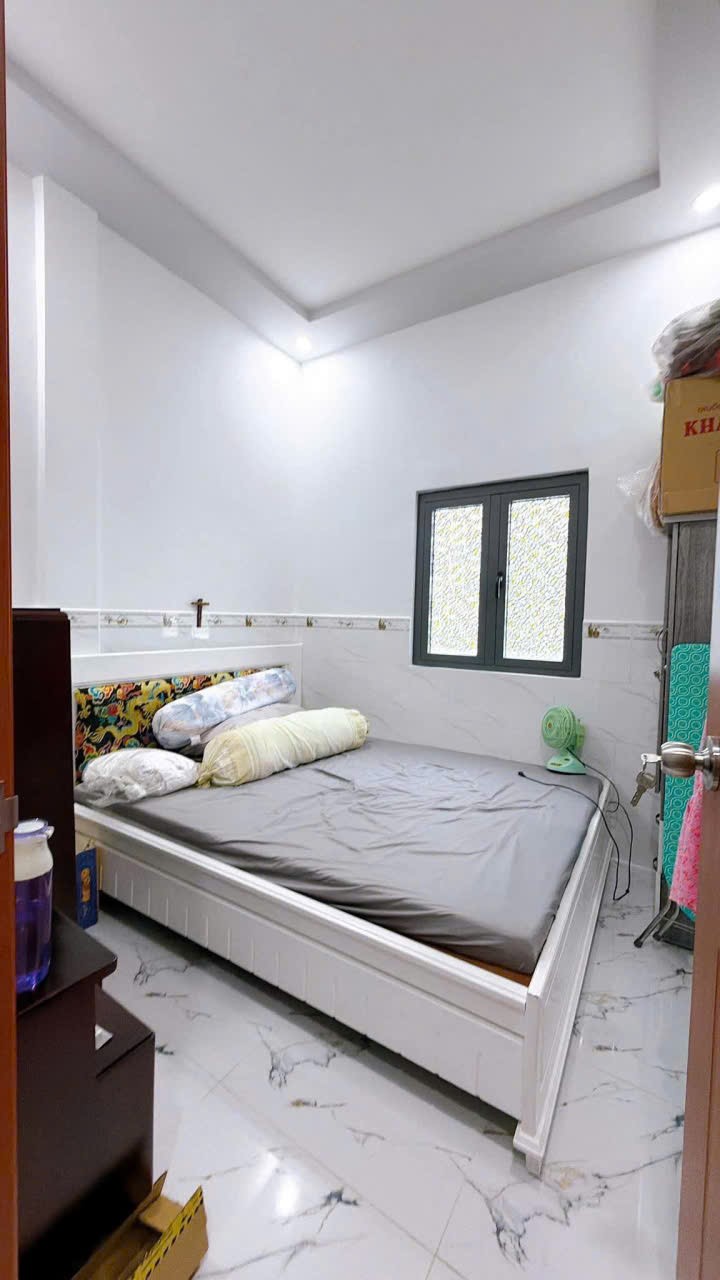 🌈 NHÀ ĐEP Q4. CAN GOC MAT TIEN DUONG SO. 2 TANG . CHI 5 TY NHINH 15994944