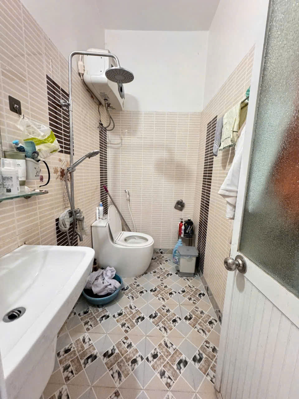 📍📍Nhà mặt đường Thư Trung - Văn Cao - 48m 4 tầng - Sân cổng riêng 15995020