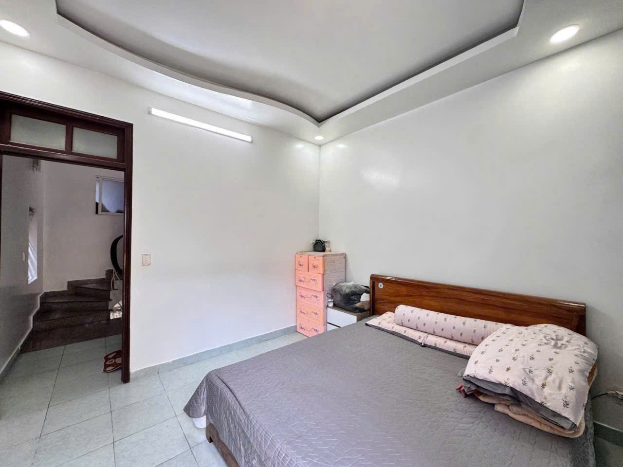 📍📍Nhà mặt đường Thư Trung - Văn Cao - 48m 4 tầng - Sân cổng riêng 15995020