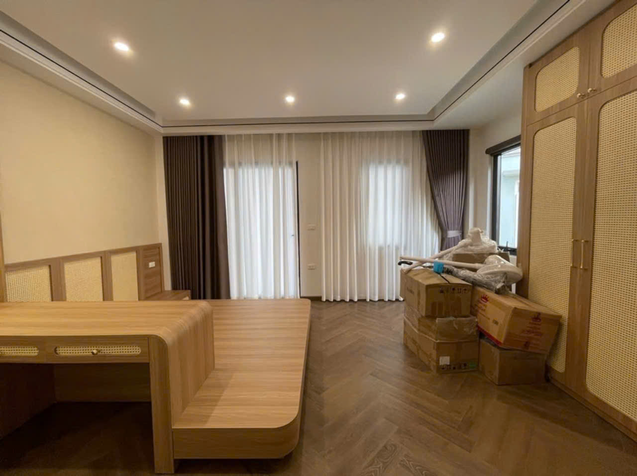 CẦN BÁN NHÀ TRUNG TÂM NGỌC LÂM 7,5 TẦNG CÓ THANG MÁY,GẦN MIPEC LONG BIÊN 15995037