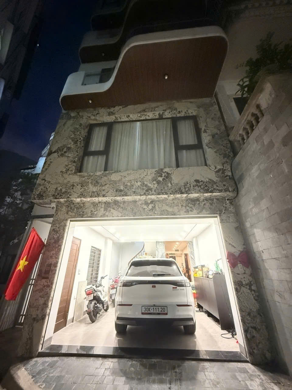 CẦN BÁN NHÀ TRUNG TÂM NGỌC LÂM 7,5 TẦNG CÓ THANG MÁY,GẦN MIPEC LONG BIÊN 15995037