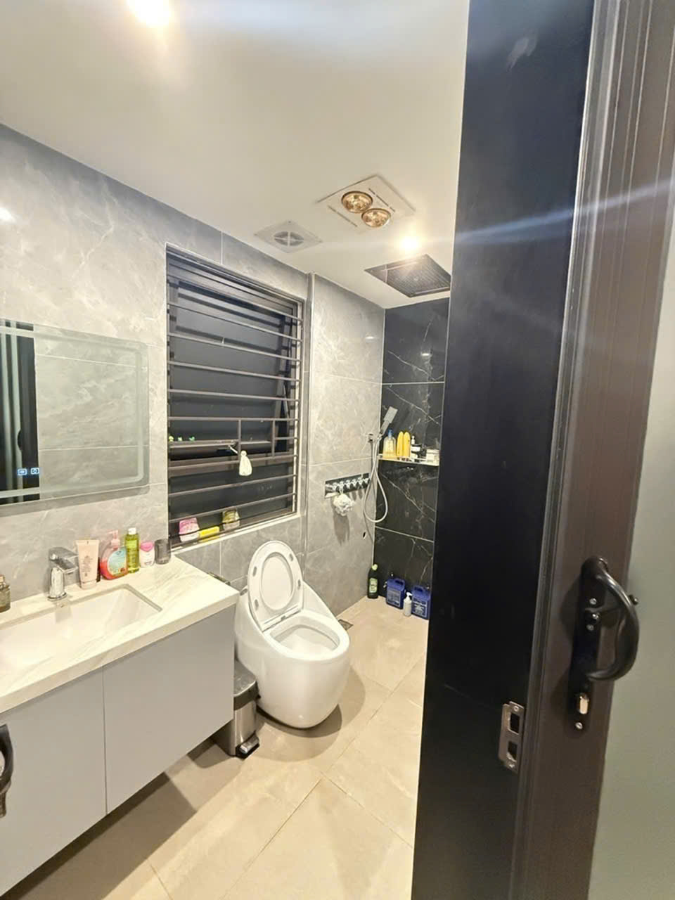 CẦN BÁN NHÀ TRUNG TÂM NGỌC LÂM 7,5 TẦNG CÓ THANG MÁY,GẦN MIPEC LONG BIÊN 15995037